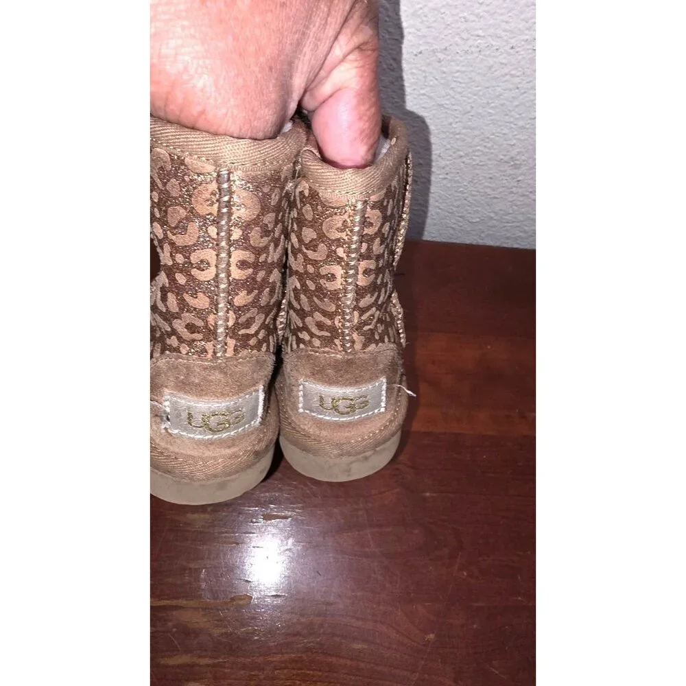 UGG Kids Tan Glitter‎ Leopard Print Boots Shearling Lining Size 6
